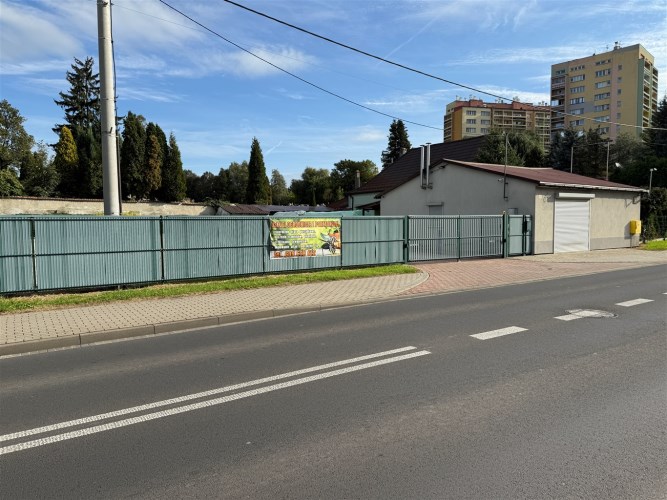 budynek usługowy z dużym parkingiem | centrum Oświ