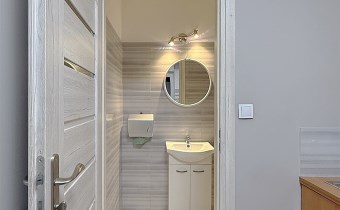 budynek usługowy z dużym parkingiem | centrum Oświ