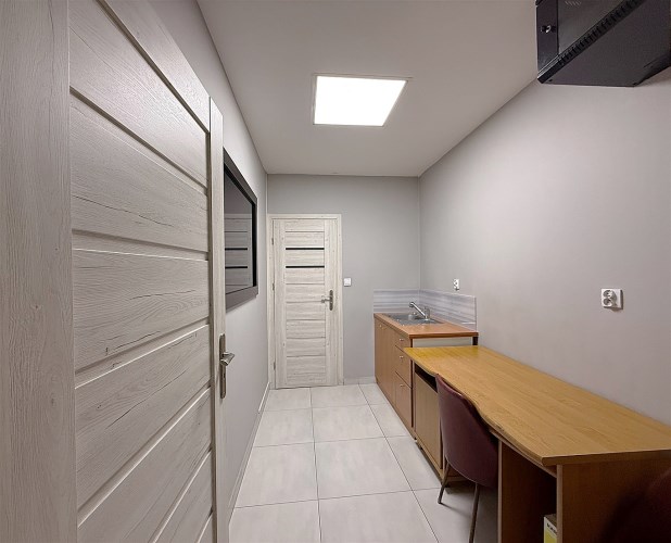 budynek usługowy z dużym parkingiem | centrum Oświ