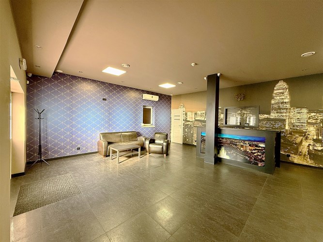 budynek usługowy z dużym parkingiem | centrum Oświ