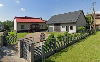 podwórko -budynek gospodarczy przed wymianą  bram 